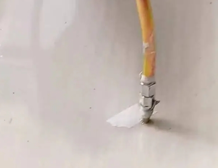尖扎瓷砖空鼓维修公司专业解答在瓷砖铺贴过程中，如果使用的砂料过粗（如全部使用了粗砂），可能会导致以下问题